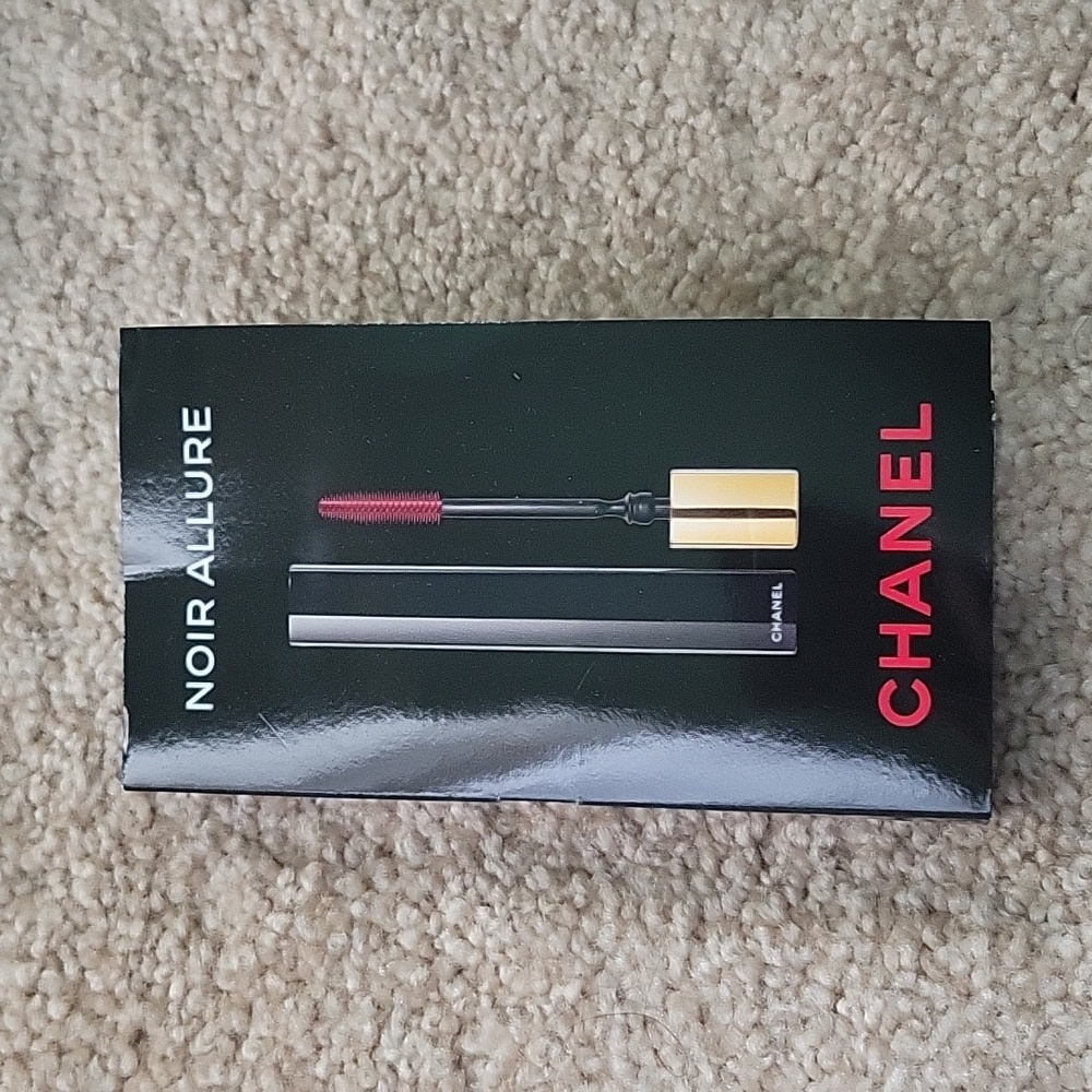 Chanel Sampler Gift Set - Picture 2 of 10